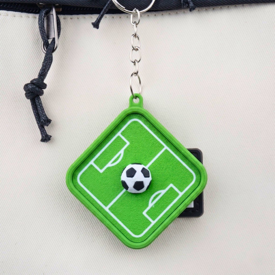 Mini Fidget Nyckelring för Fotbollsplan - Magnetisk Stressleksak för Fotboll